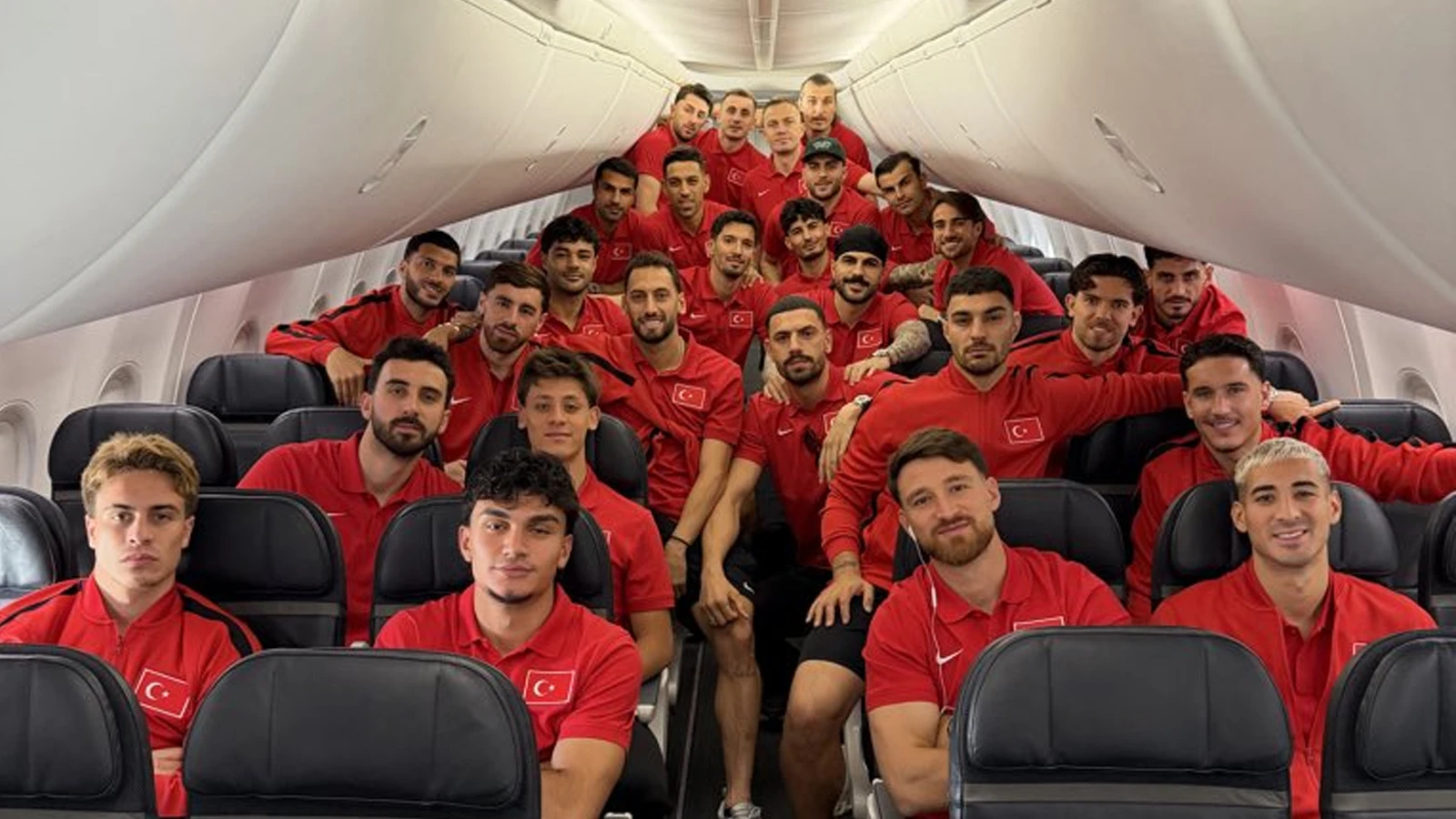 A Milli Takım'ın Dünya Kupası yolculuğu başladı! 2 futbolcu dışarıda kaldı