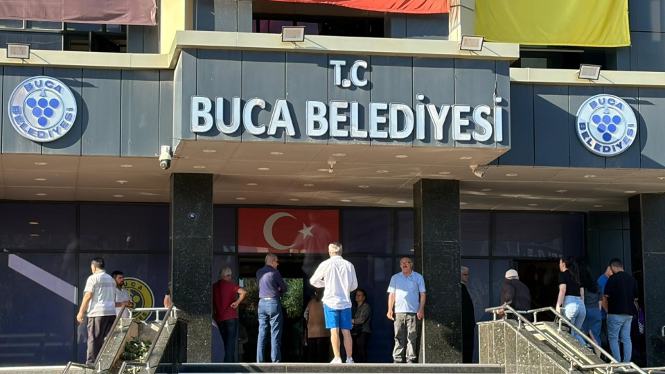 13 yarış atlı belediye memuru