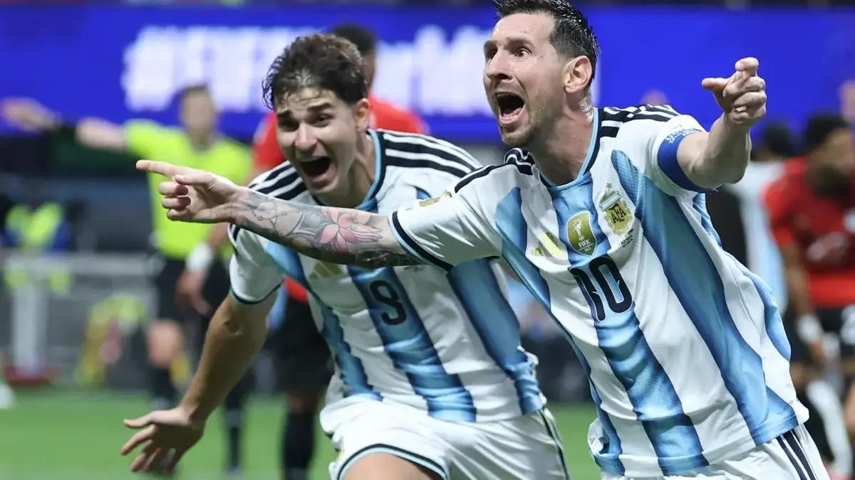 Messi'nin gözyaşlı gecesi: Mısır karşısında atarken de kaçırırken de rekor kırdı