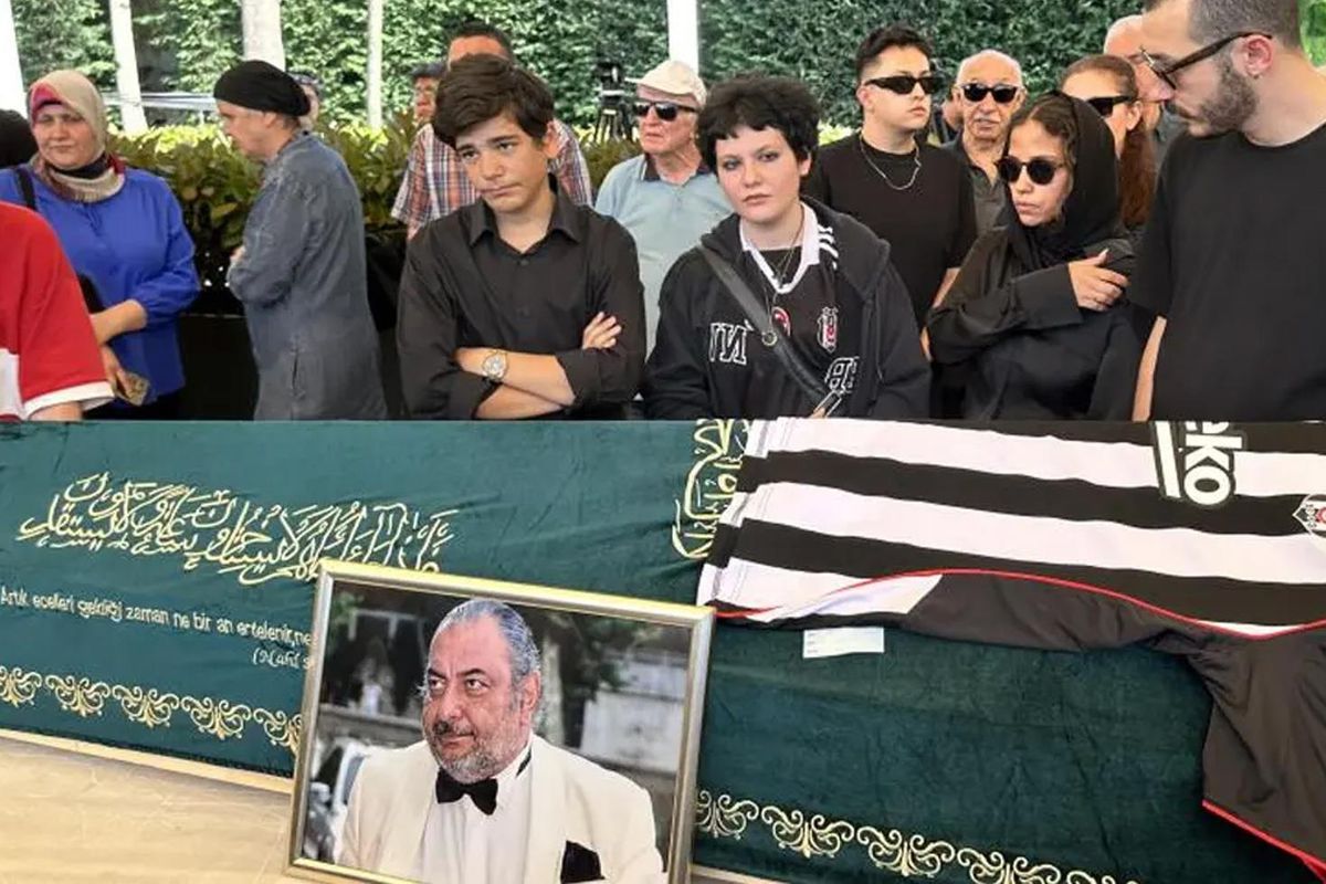 Reha Muhtar'ın cenazesinde dikkat çeken anlar! Poyraz Mina'yı dürterek uyardı