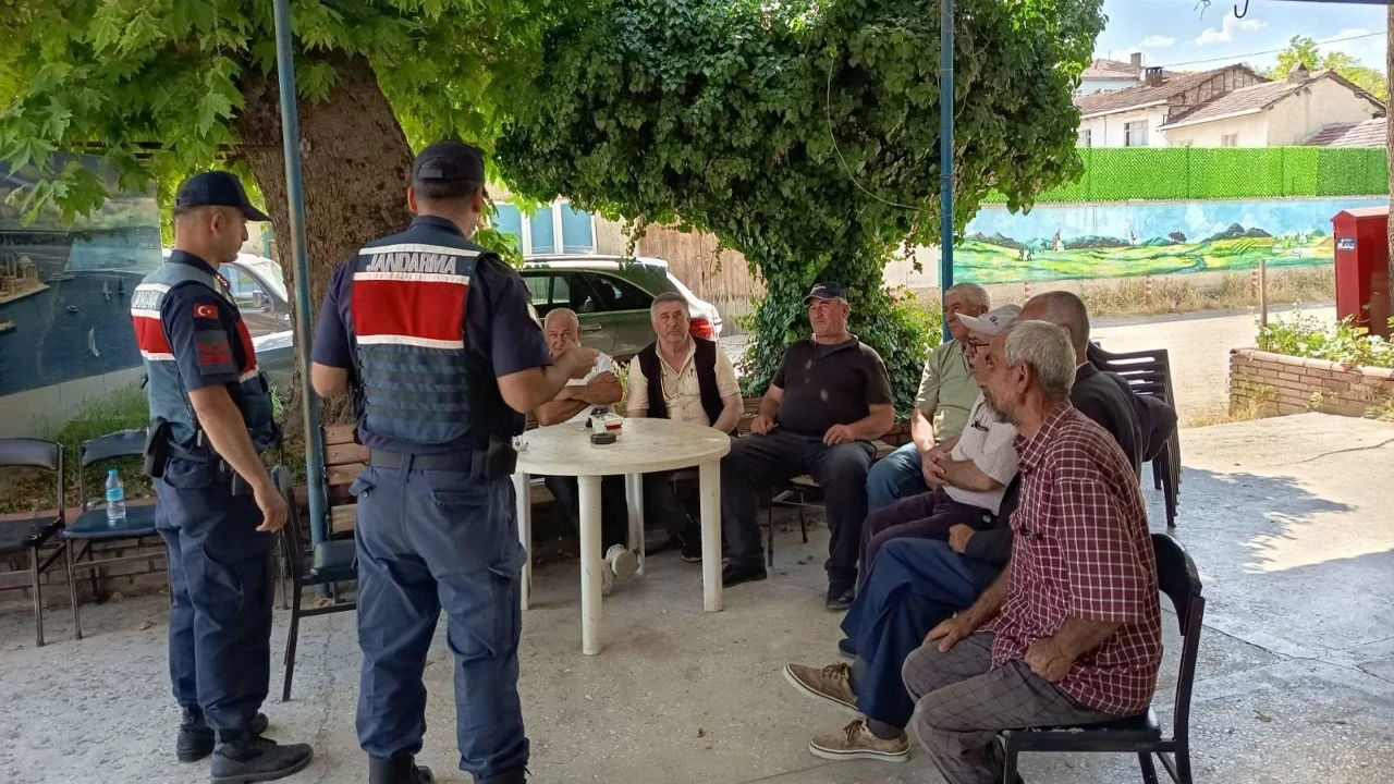 Jandarma ve orman ekiplerinden çiftçilere yangın uyarısı