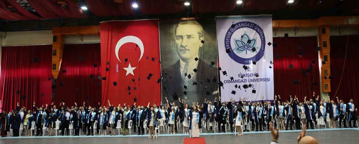 Esogü diş hekimliği fakültesi 2026 mezunlarını verdi