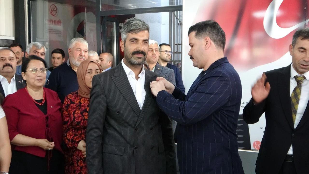 Gaziantep'te dikkat çeken katılım! Yüzlerce kişi o partiye geçti