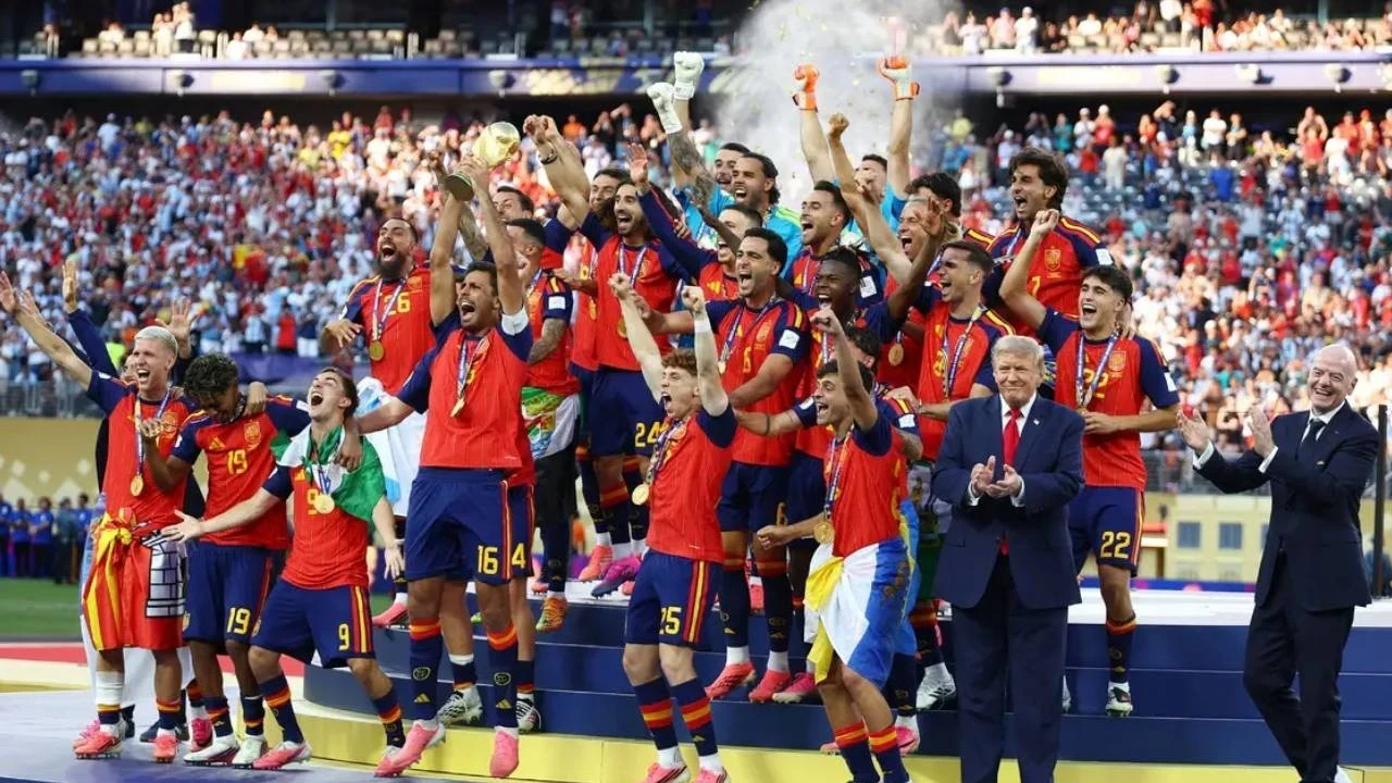 Kupa töreninde skandal görüntüler! Trump yine aynı şeyi yaptı: FIFA Başkanı kolundan çekti ama nafile