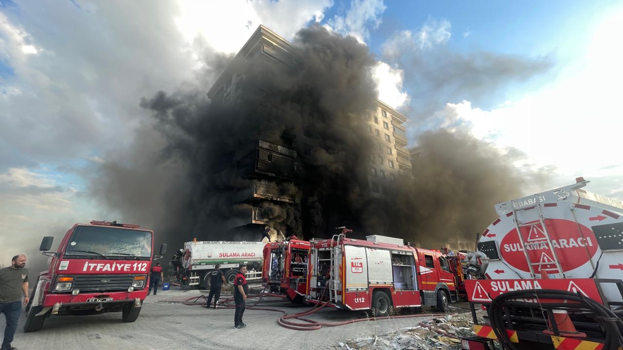 Şanlıurfa'da 10 katlı binada yangın