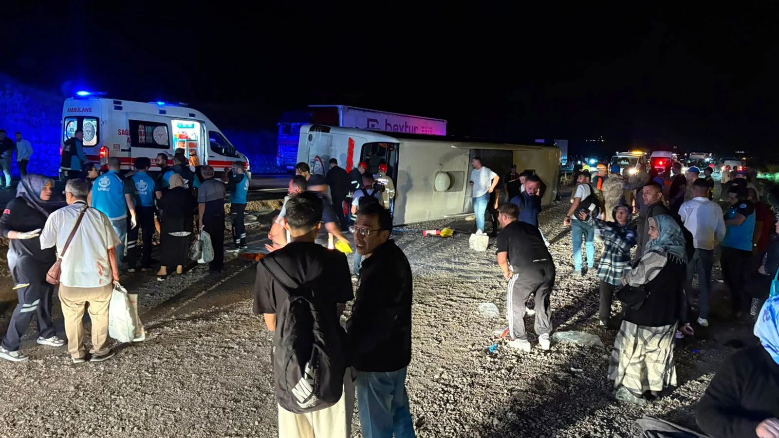 Kırıkkale'de yolcu otobüsü devrildi: 40 kişi yaralandı