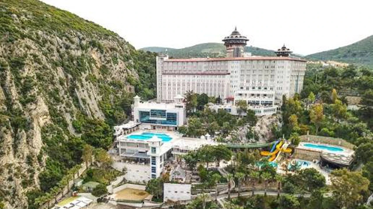 Kuşadası’nın simge oteli konkordato ilan etti