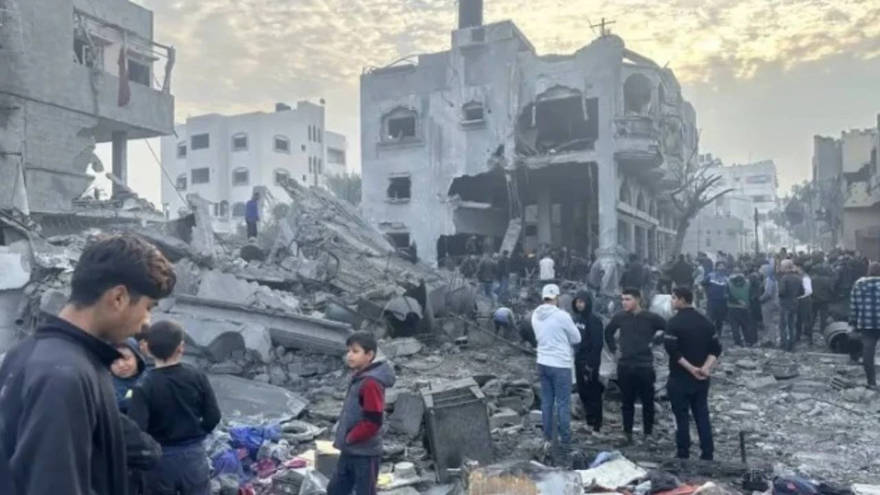 İsrail'in Gazze’ye saldırısında biri çocuk 10 kişi yaşamını yitirdi