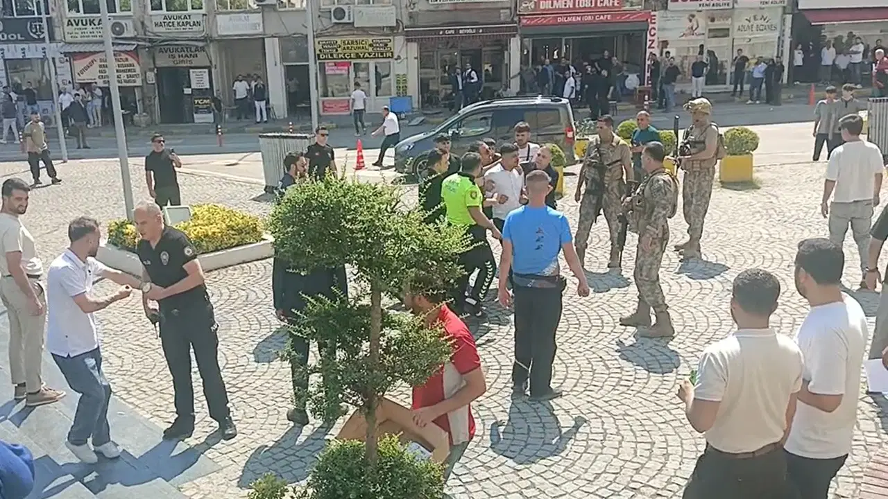 Bursa Adliyesi'nde kavga: 1'i polis 3 yaralı, 5 gözaltı