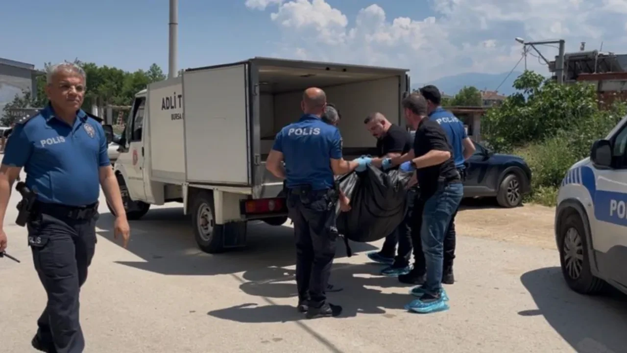 Bursa’da kan donduran kadın cinayeti: 10 yaşındaki oğlunun gözü önünde eşini bıçaklayarak öldürdü!