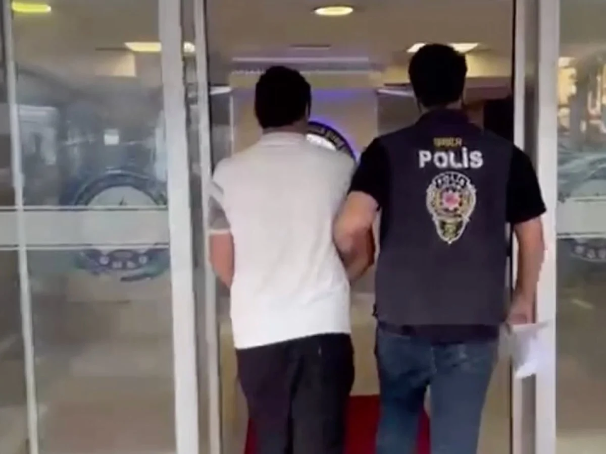 İstanbul'da ATM'ler üzerinden sahte dolar vurgununa 18 tutuklama