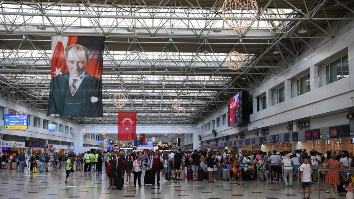 Bakan Uraloğlu: Havalimanlarımızda 5 ayda toplam 89 milyon 36 bin 395 yolcuya hizmet verildi