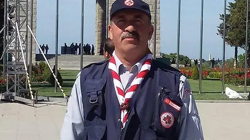 Doğa yürüyüşü sırasında kalp krizi geçirip ölen izci lideri son yolculuğuna uğurlandı