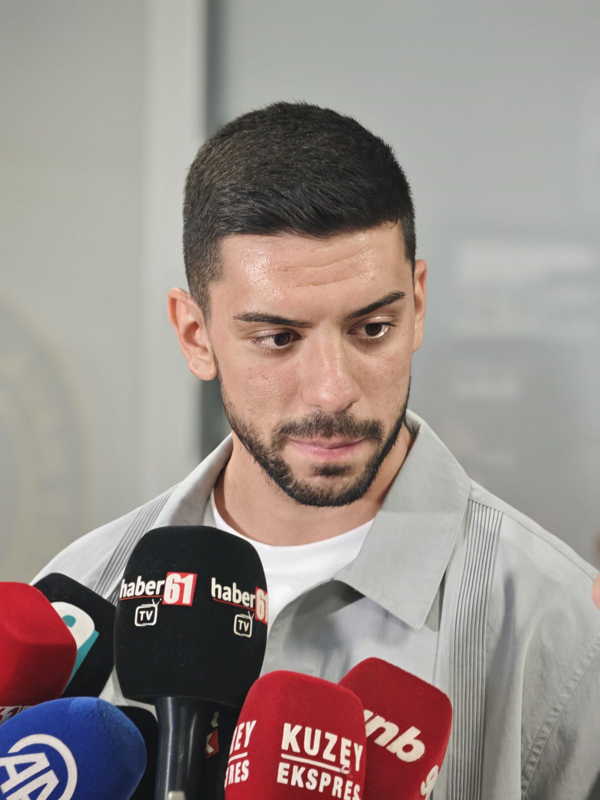 Trabzonspor'un yeni transferi Cenk Özkaçar Trabzon'da