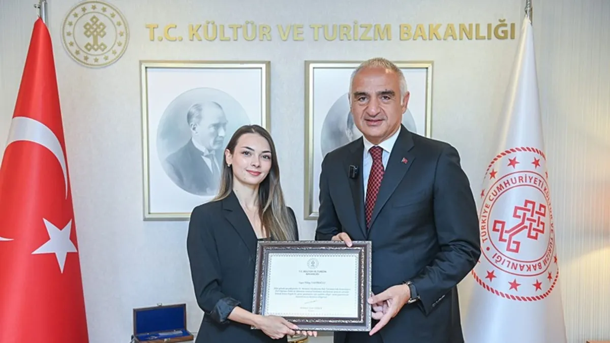Bakan Ersoy'dan Nilay Tahiroğlu ile Tan Sağtürk'e tebrik