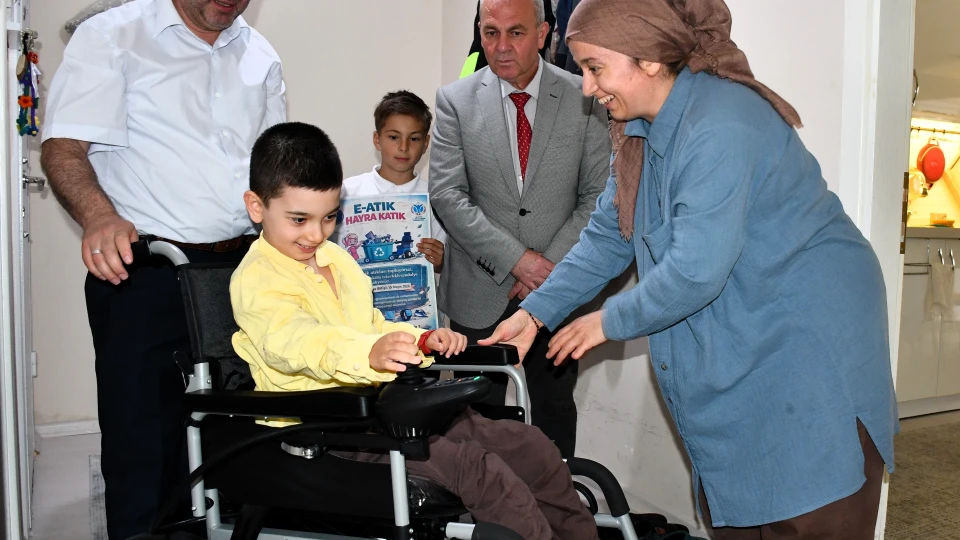 Bilecik'te elektronik atıklar tekerlekli sandalyeye dönüştü
