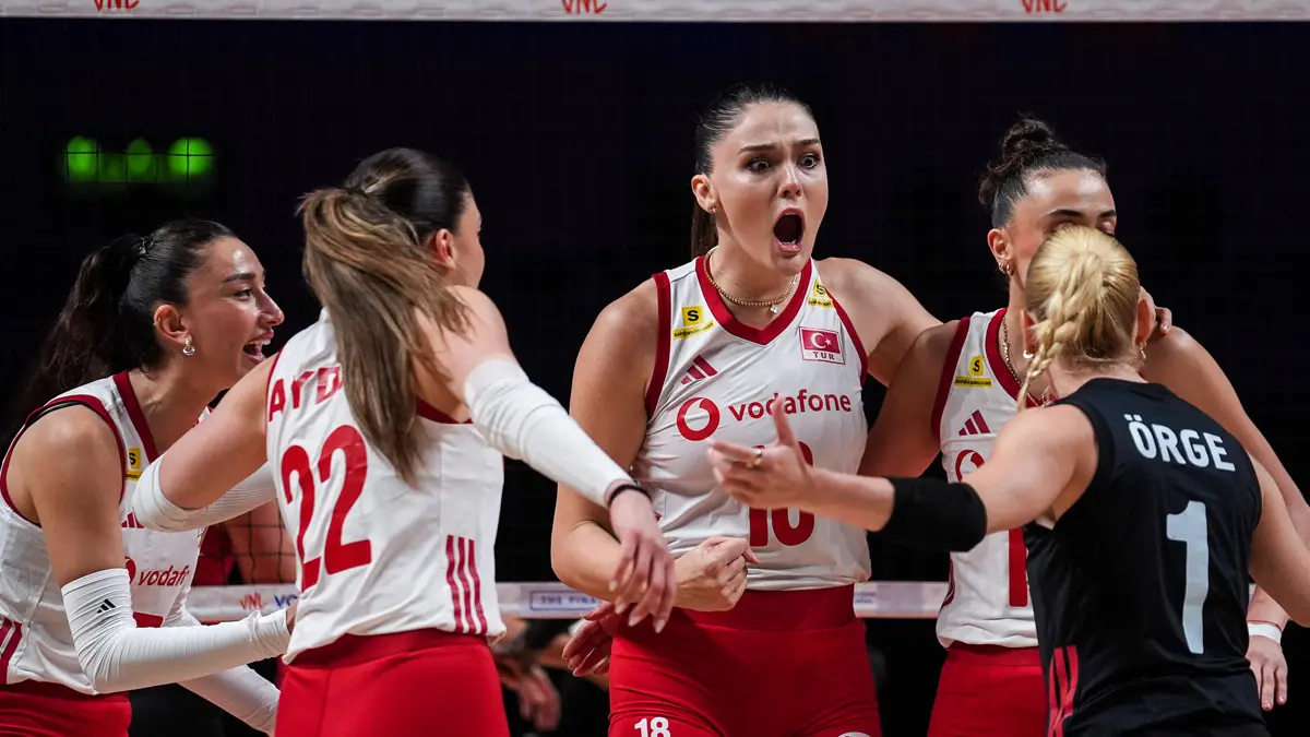 SON DAKİKA | Filenin Sultanları yarı finalde! Kanada'yı da devirdiler