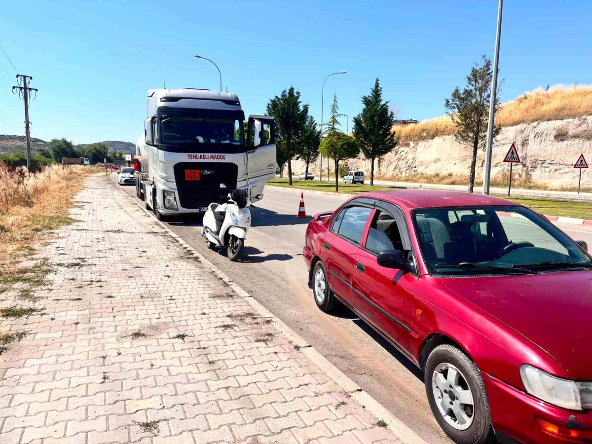 Gaz yüklü tır otomobile çarptı: 1 yaralı