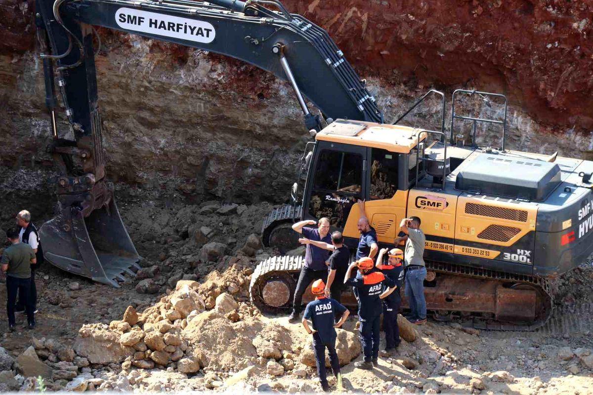 Denizli'de inşaat kazısında göçük altında kalan kepçe operatörü hayatını kaybetti