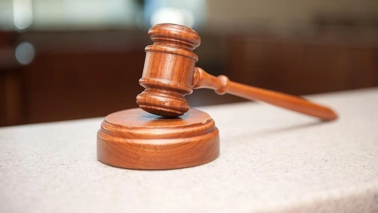 Savcıların şifresiyle dosya kapattığı iddiasıyla yargılanan zabıt katibine 27 yıl hapis cezası