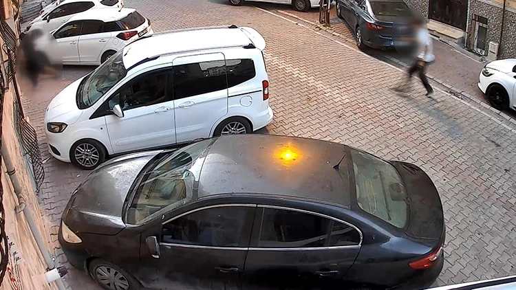 İstanbul’da evinin önünde uğradığı silahlı saldırıda can verdi! Cinayet anı kamerada