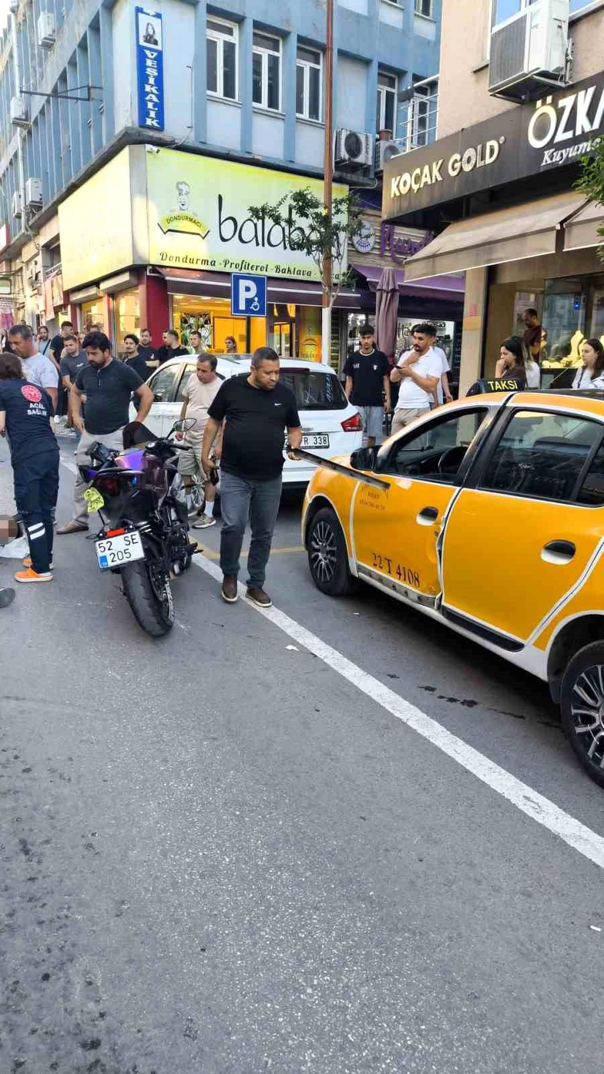 Keşan'da otomobil ile çarpışan motosikletin sürücüsü yaralandı