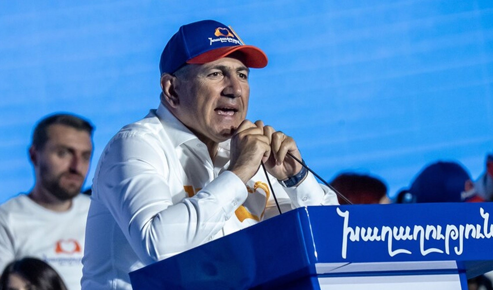 Ermenistan’da zafer ilan eden Paşinyan’dan Türkiye mesajı