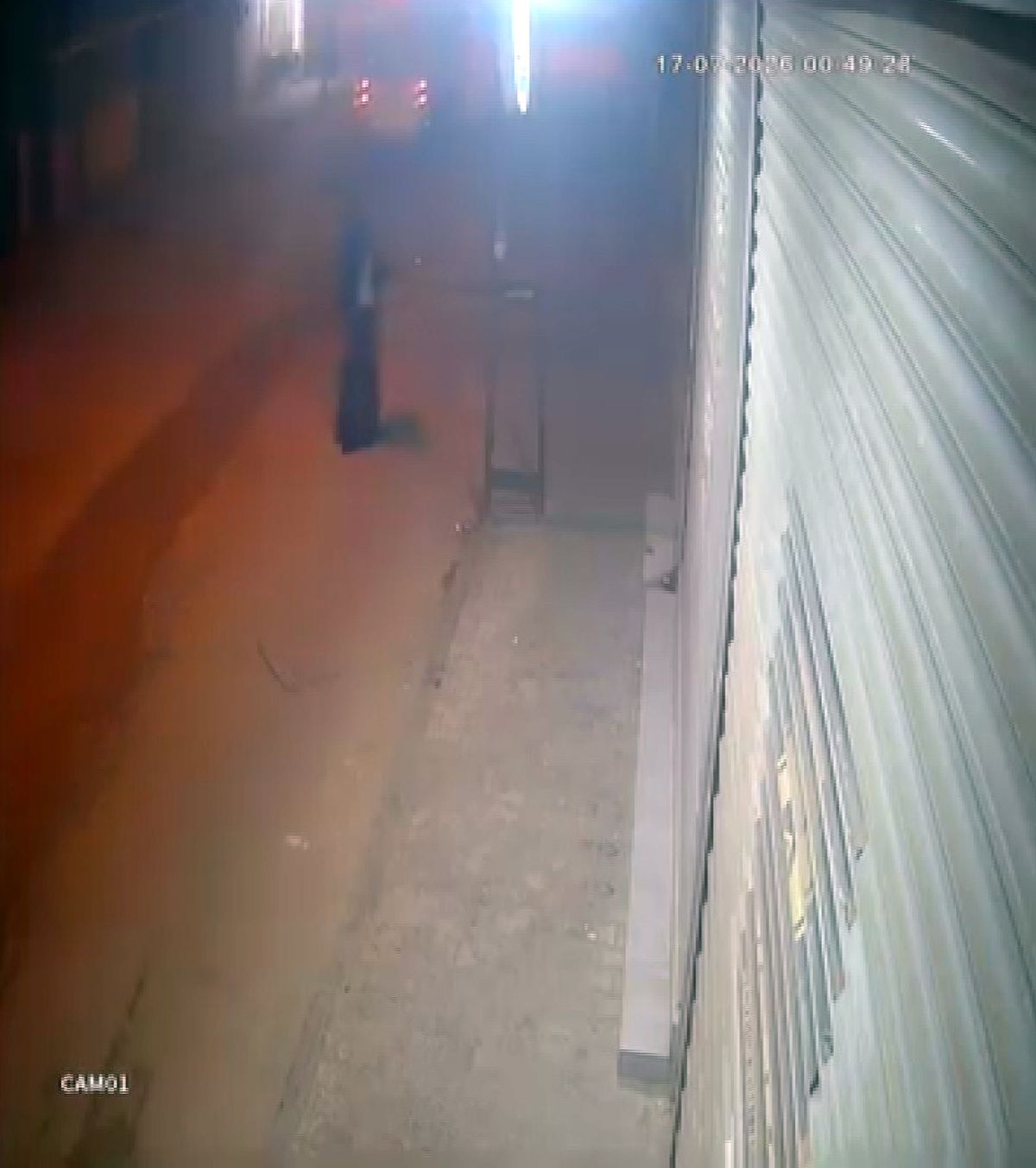 Adana'da kimliğini gizlemek için kara çarşaf giyip, iş yerine kurşun yağdırdı