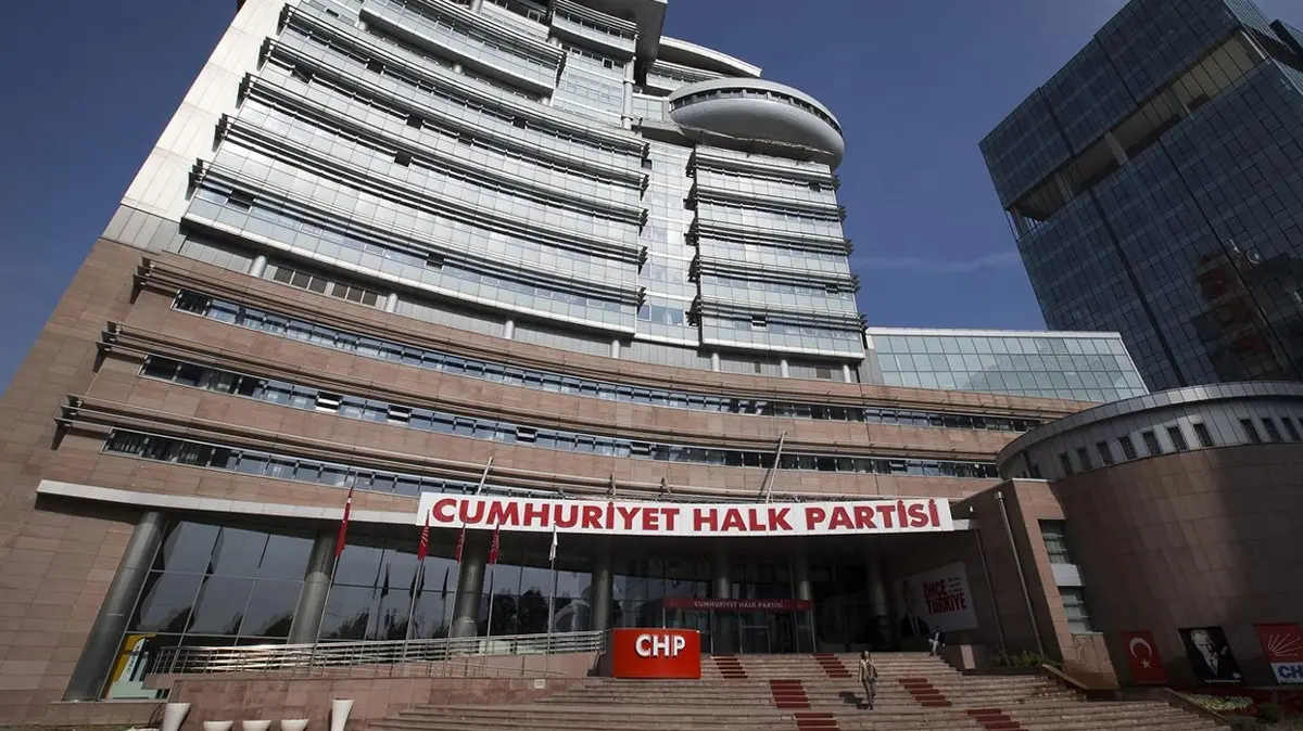 Özgür Özel'in kurmaylarına ihraç! CHP Sözcüsü Sarı: 9 kişi disipline sevk edildi