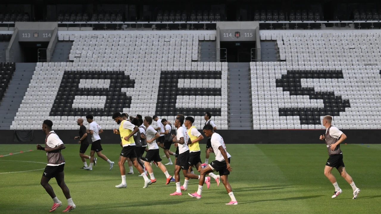 Beşiktaş-Midtjylland Karşılaşması Başladı