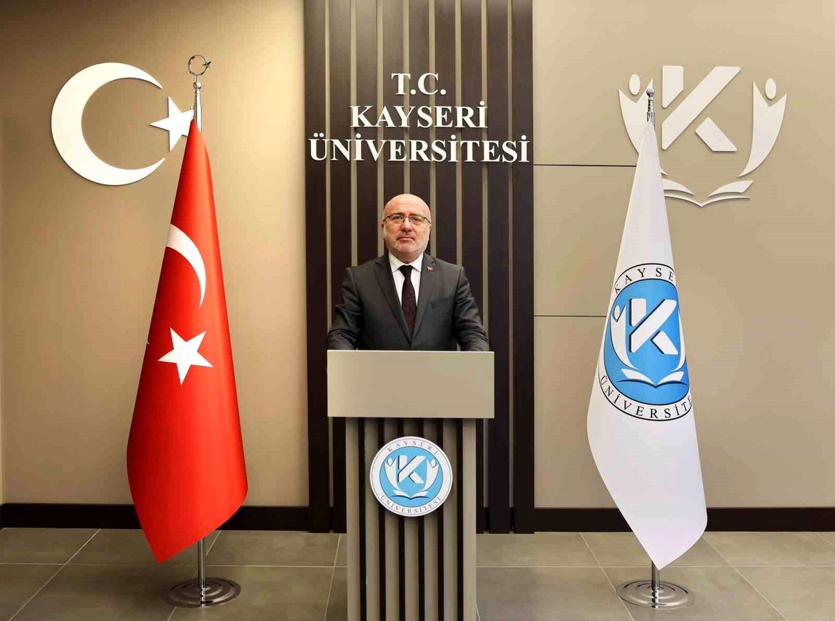 Rektör Karamustafa: "Hiçbir düşmana boyun eğmeyen milletimiz; hainlere hak ettikleri dersi vermiştir"