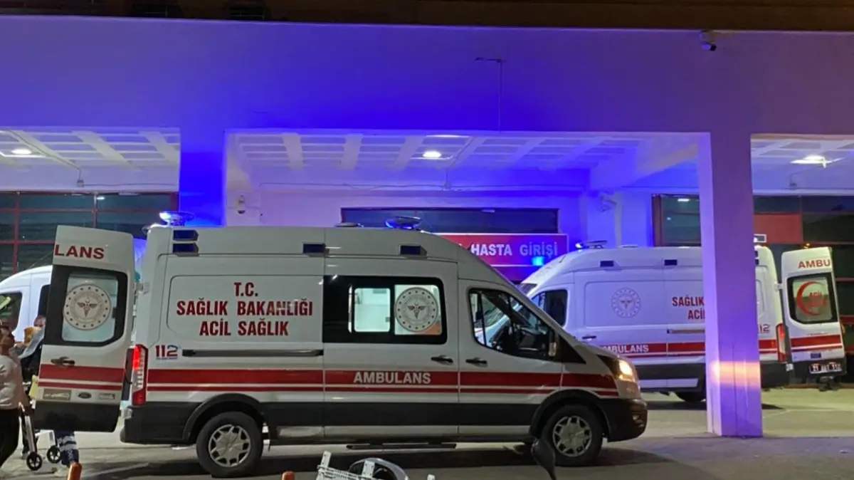Sivas'ta yol savaş alanına döndü: 8 kişi yaralandı