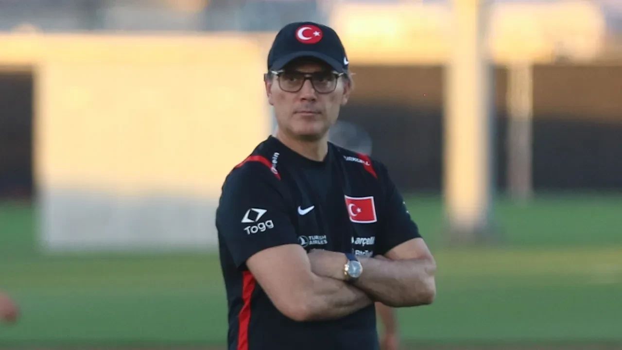 A Milli Takım Teknik Direktörü Vincenzo Montella'dan eleştirilerle ilgili açıklama! "Futbolcularımızın daha fazla saygıyı ve sevgiyi hak ettiklerini düşünüyorum"