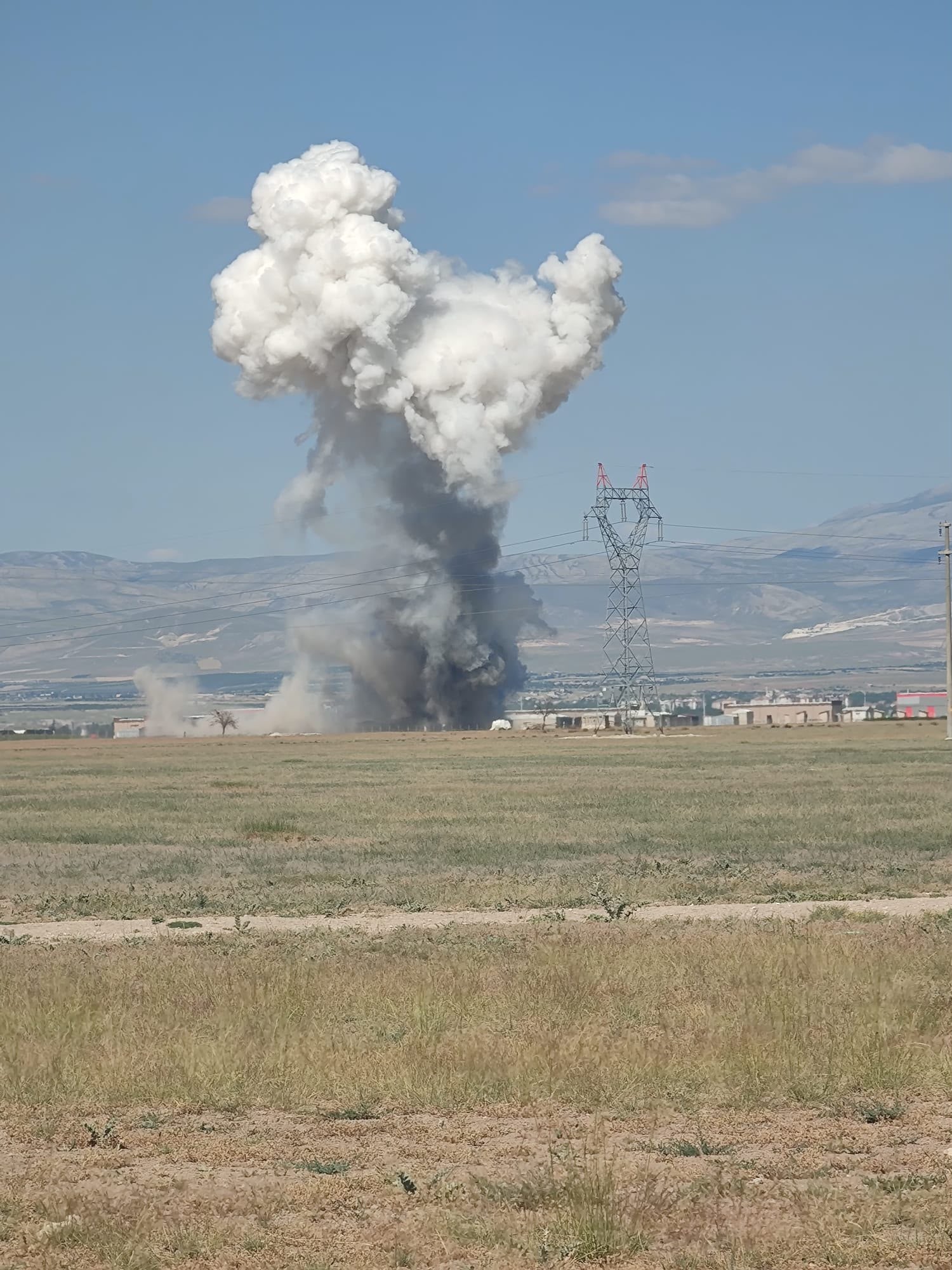 Niğde'de havai fişek fabrikasında patlama