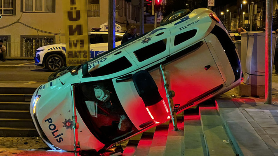 Kayseri'de polis aracı, otomobille çarpıştı: 3 yaralı