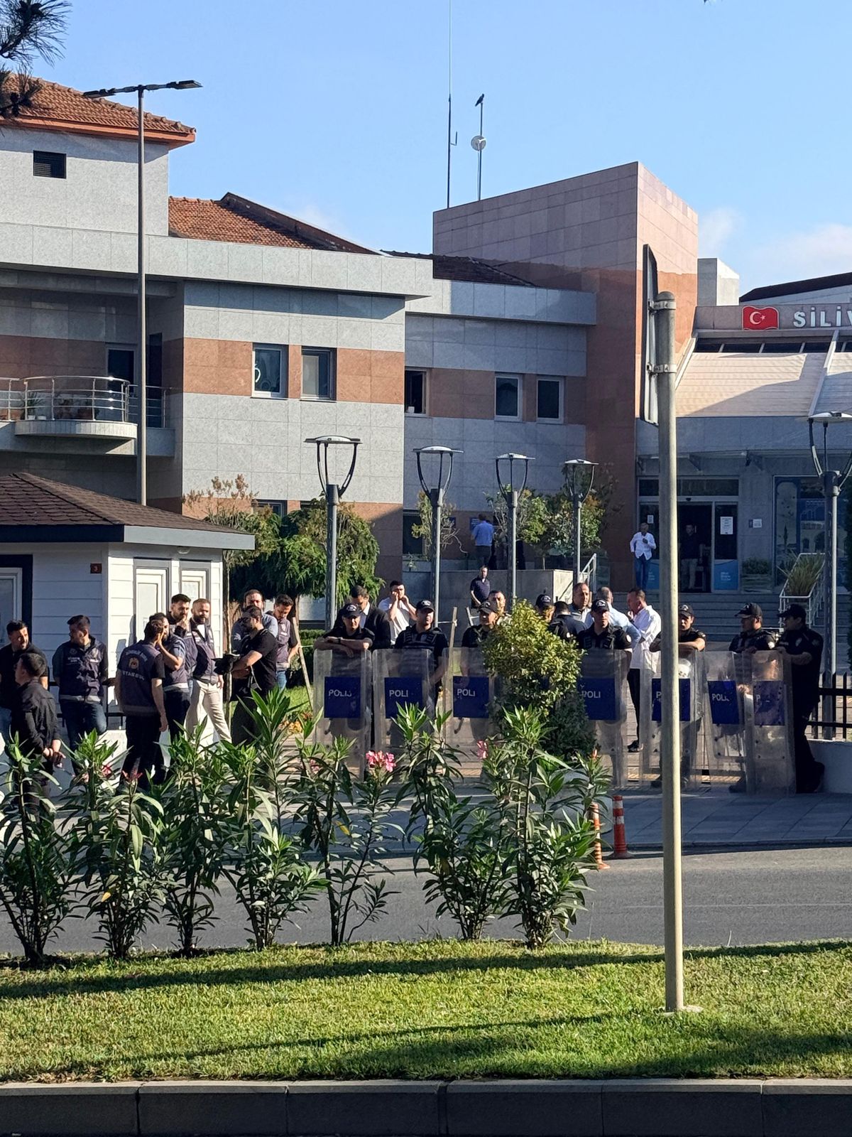 Silivri Belediyesi'ne 'yolsuzluk' soruşturması: 17 gözaltı