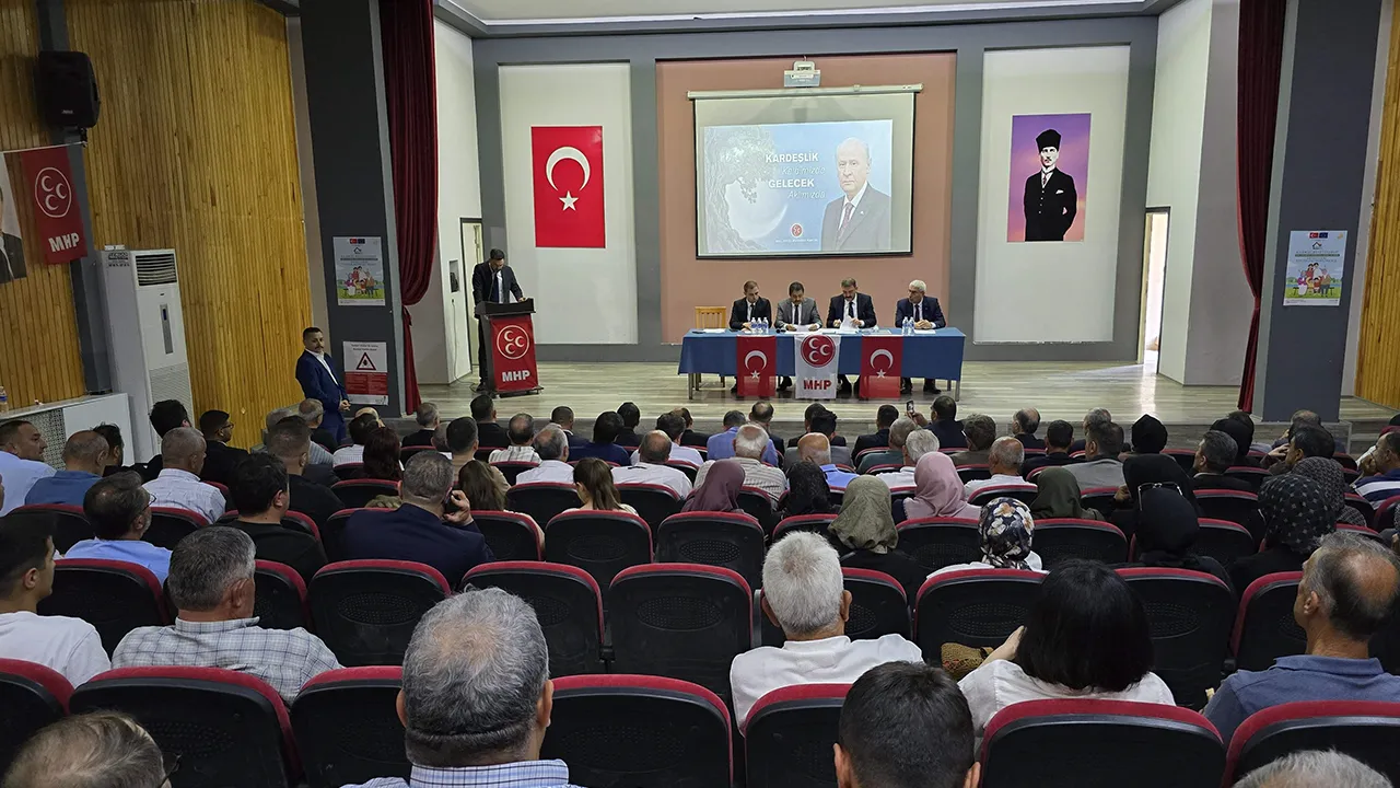 MHP Orhaneli'de başkanı değişimi! Cemil Ar, görevini Yunus Aydoğdu'ya devretti