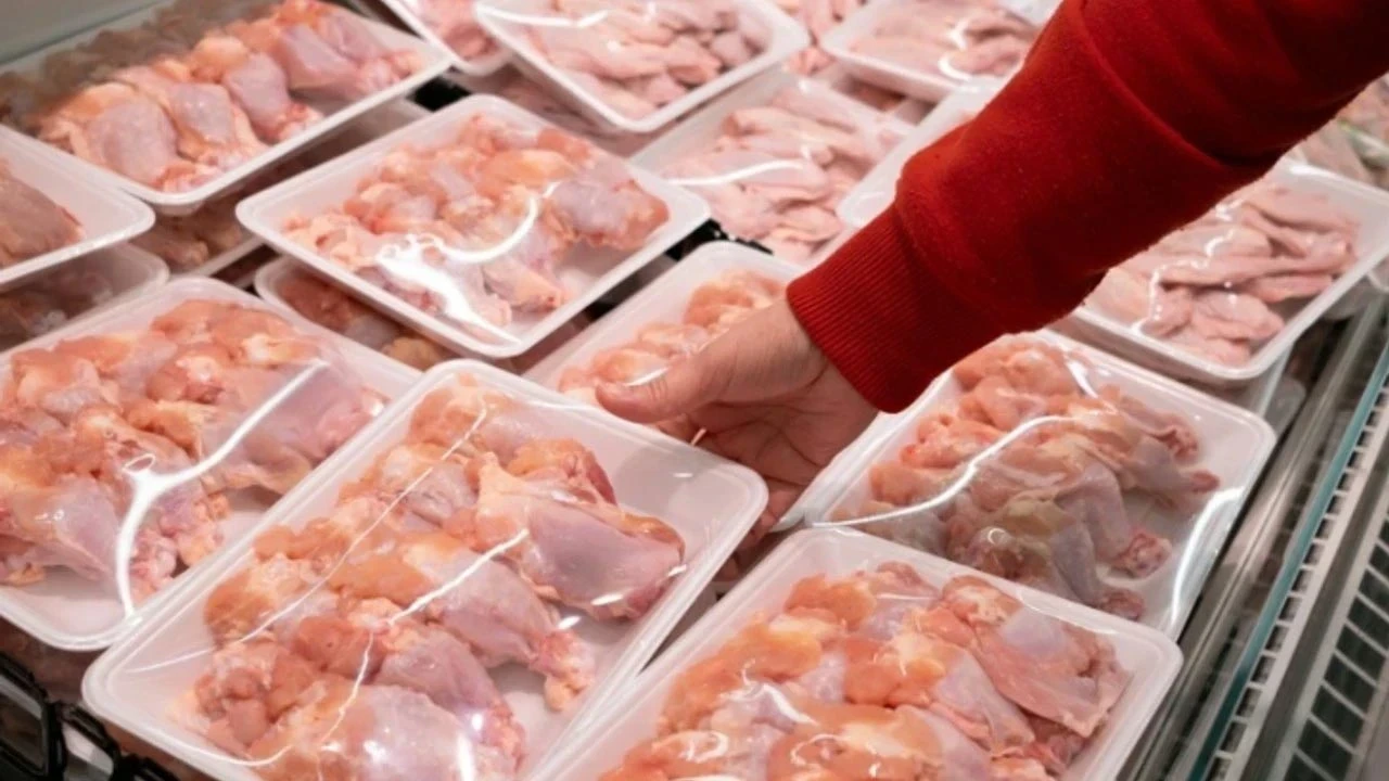 Milyonlarca Liralık 'Beyaz Et' Cezası: Şirketlerden Sonra Sıra Marketlerde
