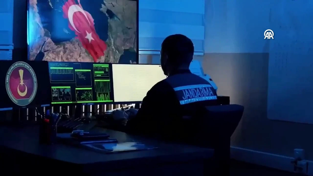 Polis noktalarını gruplarda paylaşanlara gözaltı