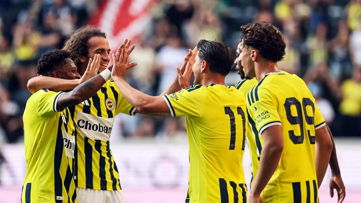 Fenerbahçe’de 3 oyuncu için ayrılık riski! Son sözü İsmail Kartal söylecek...