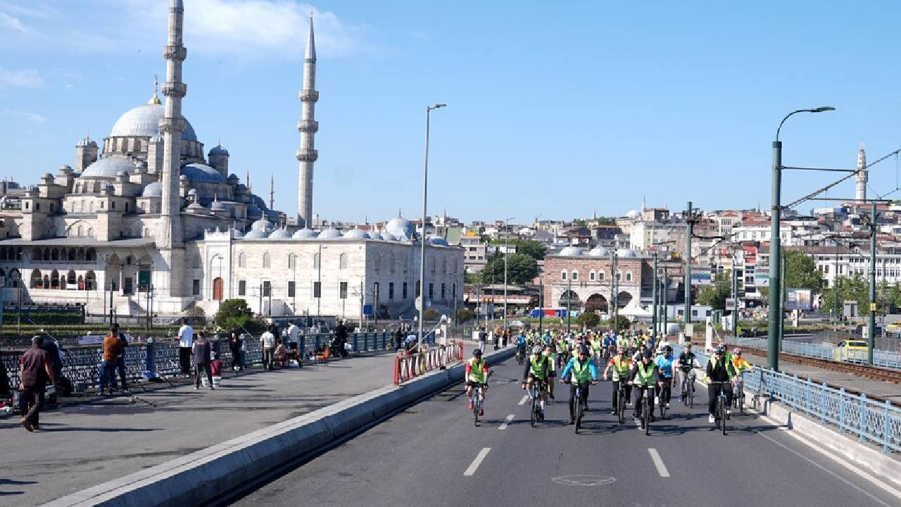 Emniyet müdürlüğü duyurdu: İstanbul'da 3 ilçede bazı yollar yarın trafiğe kapatılacak