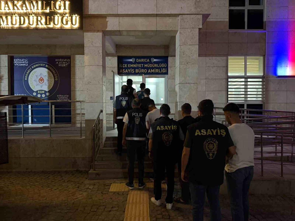 Darıca'da market ve kuyumcu yağmalayan 5 şüpheli tutuklandı