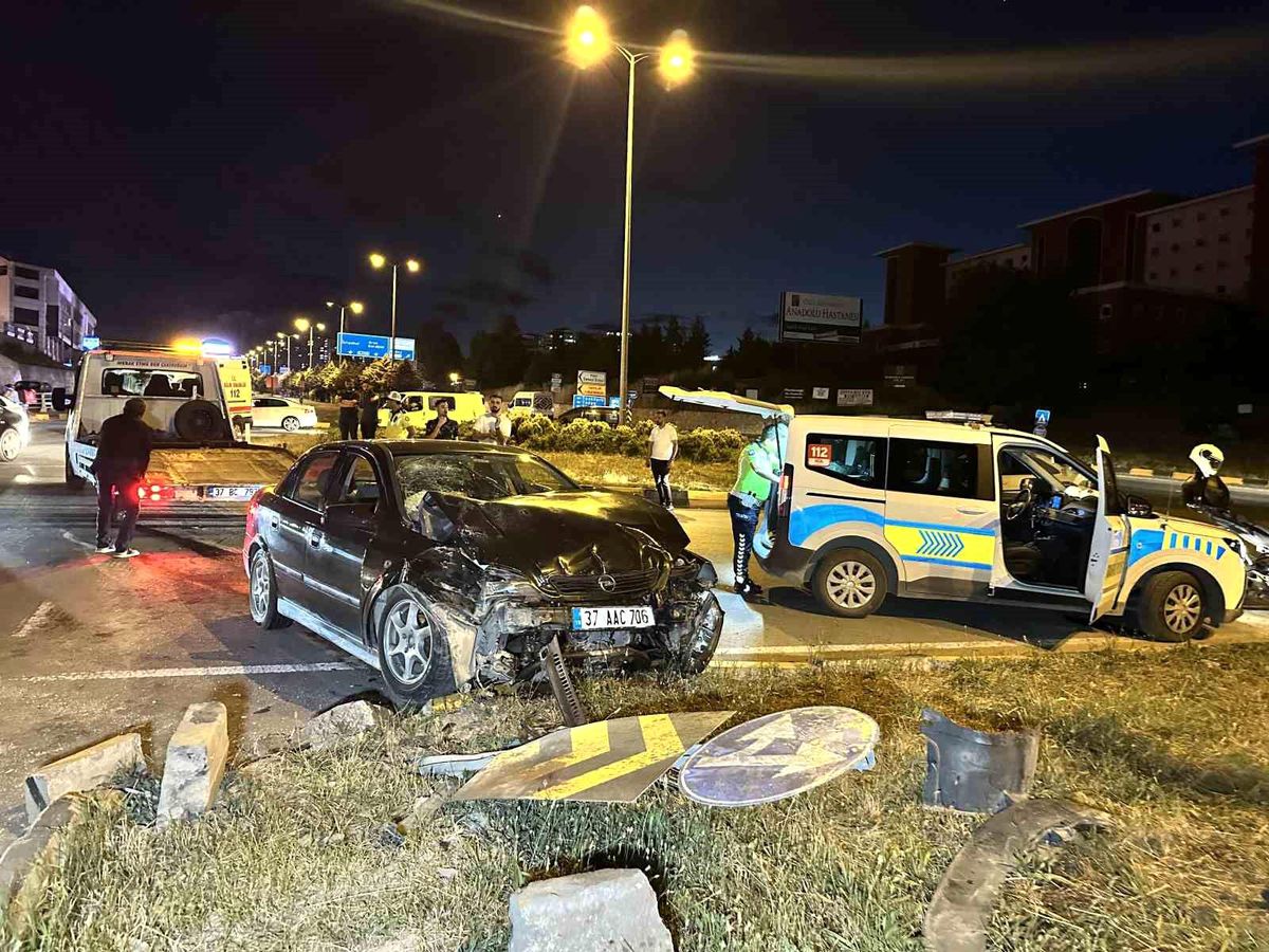 Kastamonu'da iki otomobil çarpıştı: 4 yaralı