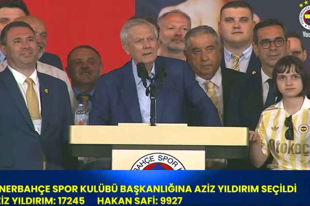 Başkanlık zaferi sonrası dikkat çeken görüntü! Aziz Yıldırım'ın işaretiyle başladılar