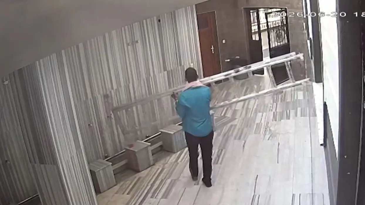 Gasilhaneden merdiven, restorandan telefon çaldı! Bisikletli hırsız yakayı ele verdi!