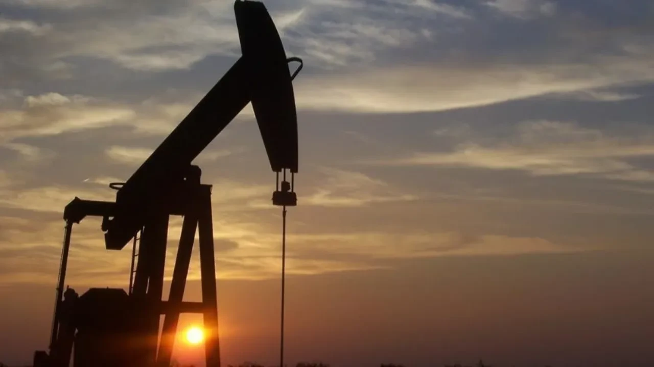 Petrol fiyatı çakıldı! Kritik barajı yıkıp geçti