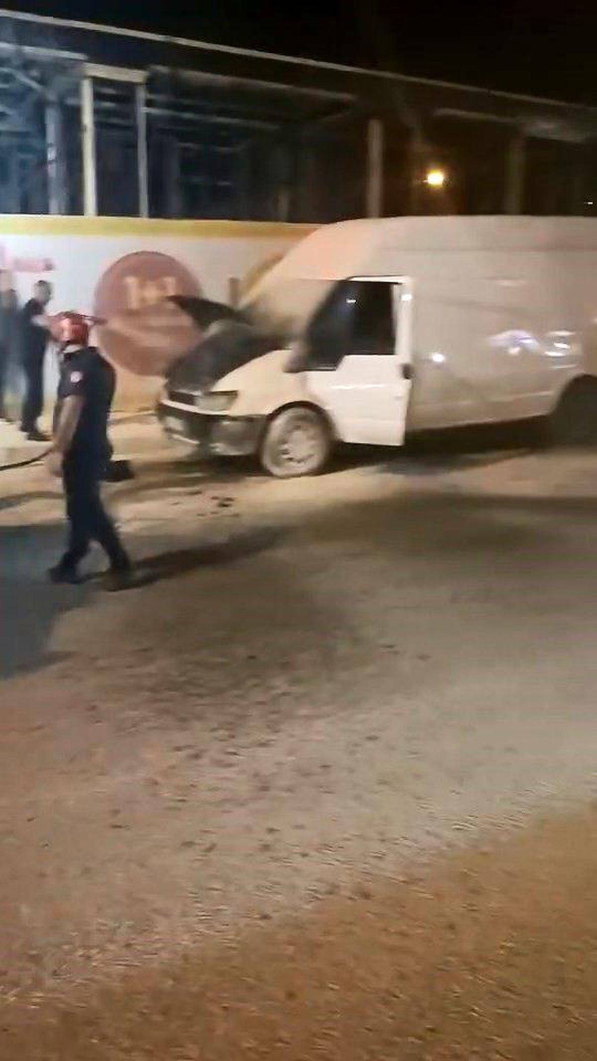Elazığ'da seyir halindeki minibüste yangın