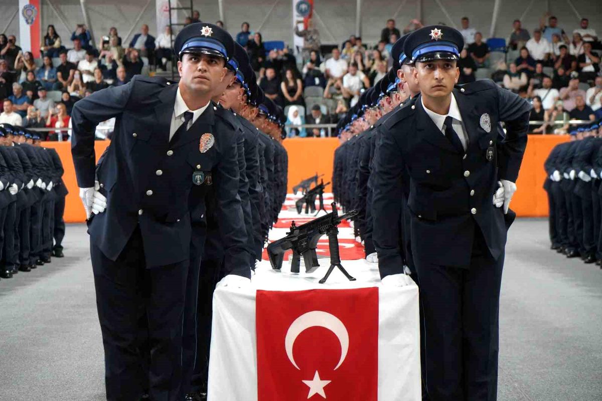 Bayburt'ta 342 polis adayı mezuniyet sevinci yaşadı