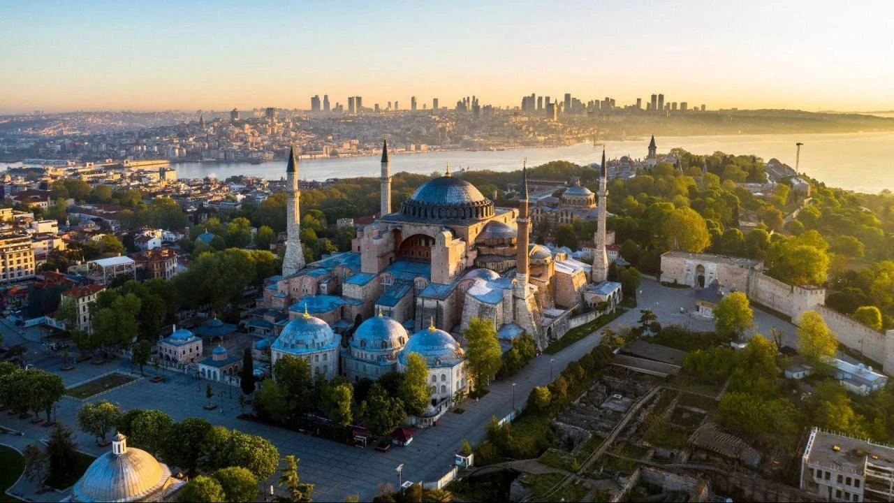 Ayasofya-i Kebir Cami-i Şerifi'nin yıl dönümü! 6 yıl önce bugün ibadete açıldı!