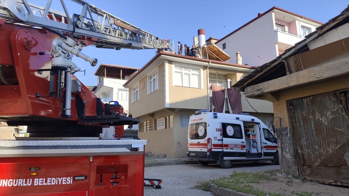 Çorum'da güneş enerjisi sistemini tamir etmek için çatıya çıkan kişi hayatını kaybetti